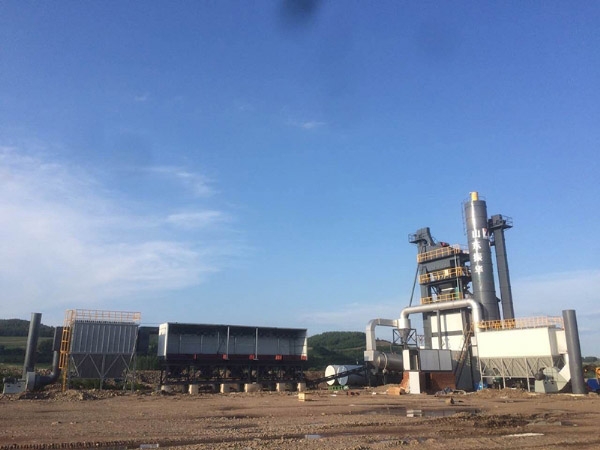 大型路面機械(可搬遷)瀝青攪拌站